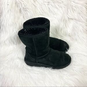 UGG Kids S/N 5251 black signature classic II sheepskin short boots 4